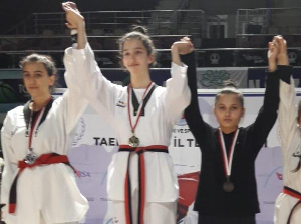  İller arası Taekwondo ATATÜRK Kupasında Sporcularımızdan 5 madalya 1 Kupa Kazanma Başarısı