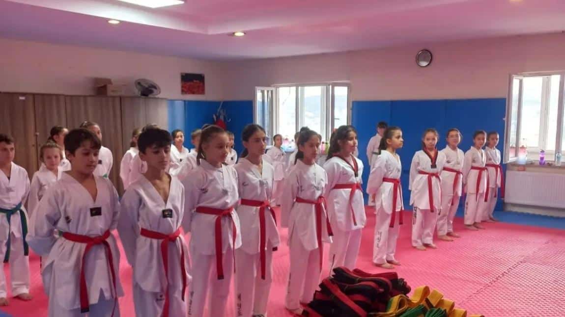 Halk Eğitim Merkezi Taekwondo Kursu  2023 yılı 3. Dönem Taekwondo Kuşak İmtihanı 108 sporcu katılımı ile gerçekleştirildi